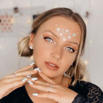Alina Mour