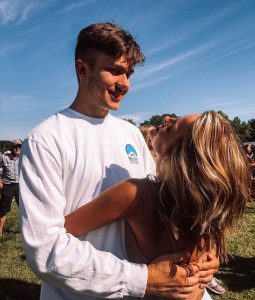 Zoey Aune - Bio, Age, Net Worth, Single, Facts, Wiki, Career