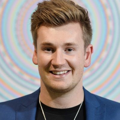 Oli White