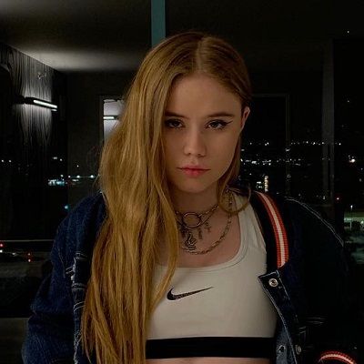 Lexee Smith - Net Worth, Bio, Career, Single, Age, Height, Facts