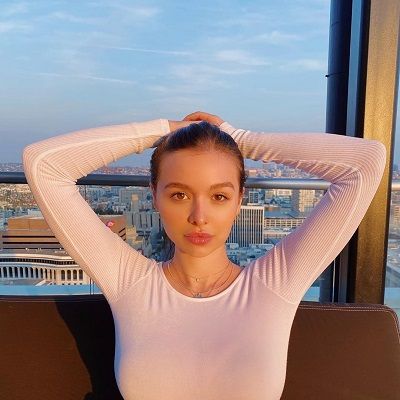 Sophie Mudd - Bio, Age, Net Worth, Height, Single, Career, Facts