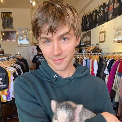 Miles Heizer