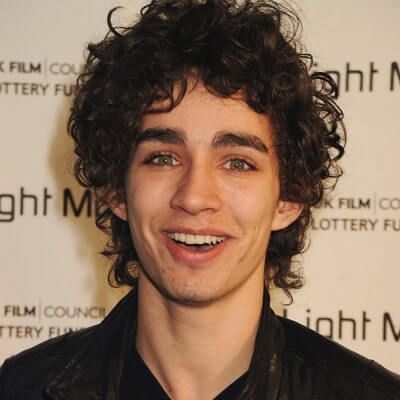 Robert Sheehan