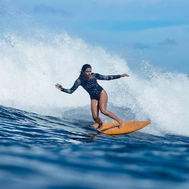 Anastasia-Ashley-surfing-at-the-sea.jpg