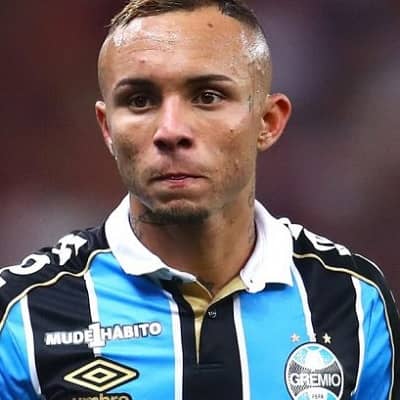 Everton Soares