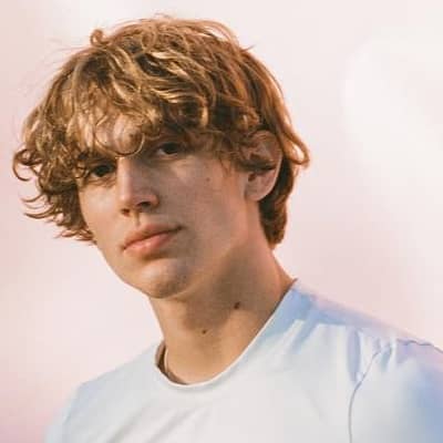 Vinnie Hacker