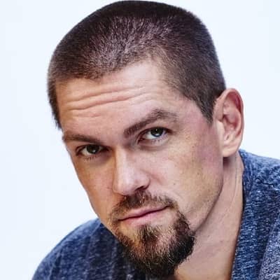 Steve Howey