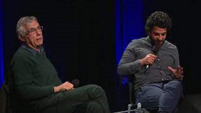 Daniel Schneidermann duringhis interview (Source YouTube)