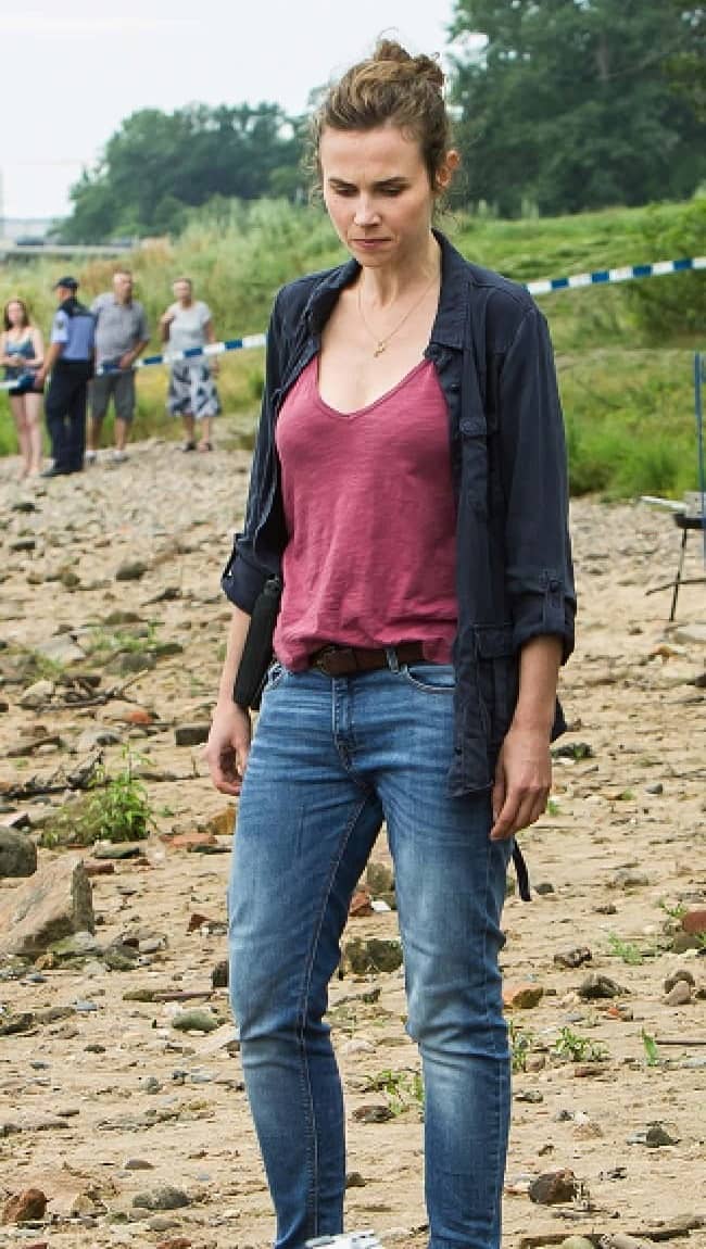 Karin Hanczewski posing for a photo (Source Glonal Screen)