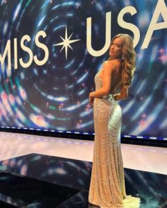 Haley Kalil - Bio, Career, Age, Net Worth, Height, Nationality, Facts