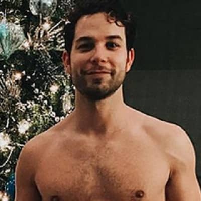 Skylar Astin