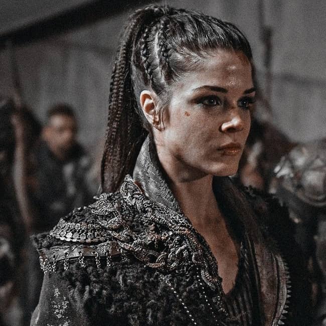 Marie Avgeropoulos - Bio, Age, Career, Net Worth, Height, Facts