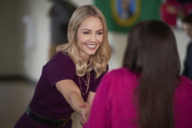Laura Vandervoort during her shoot (Source QC Approved)
