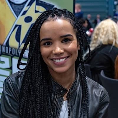 Zoe Robins