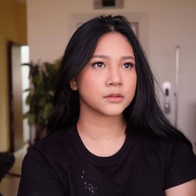 Agnes Naomi