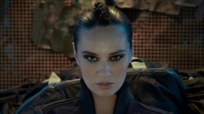 Cara Gee during her shoot (Source Looper)