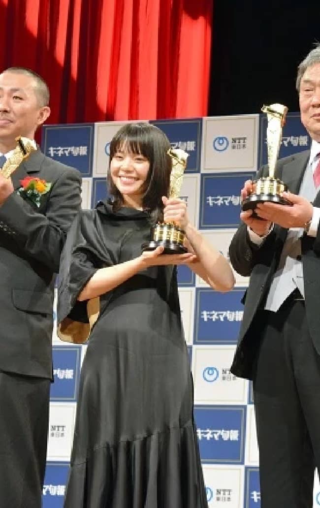 Yukino Kishii during her award ceremony (Source Asahi)